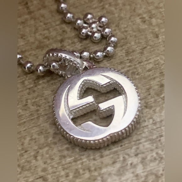 GUCCI INTERLOCKING PENDANT NECKLACE - Picture 8 of 13